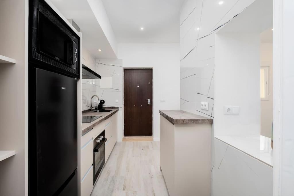 Newly Refurbished Modern 2-Bed Apartment In Heart Of Torremolinos Exteriér fotografie