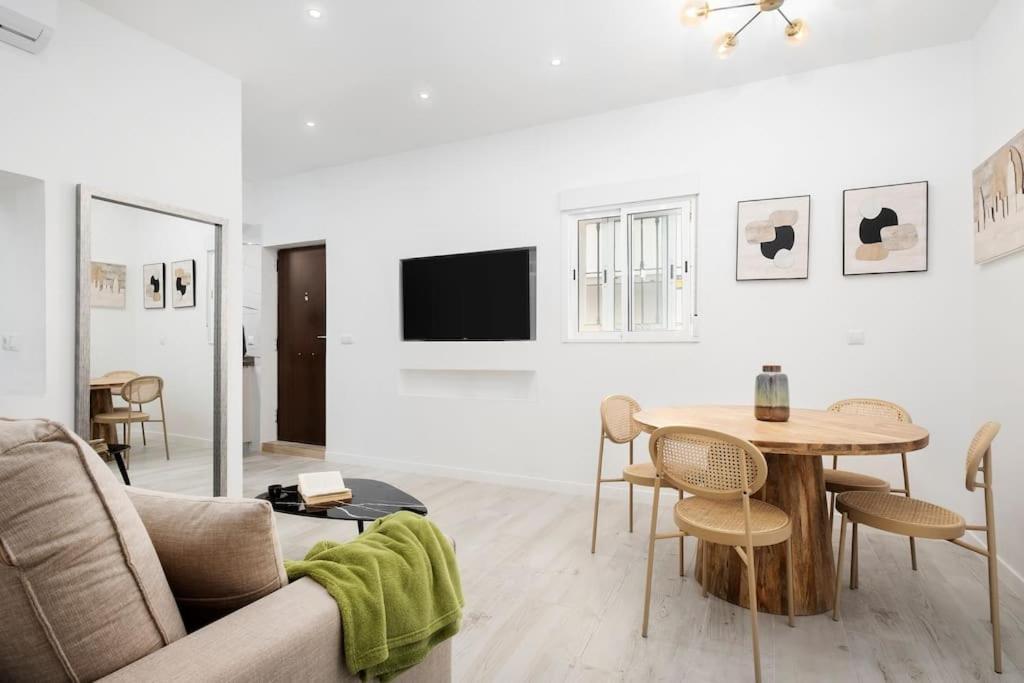 Newly Refurbished Modern 2-Bed Apartment In Heart Of Torremolinos Exteriér fotografie