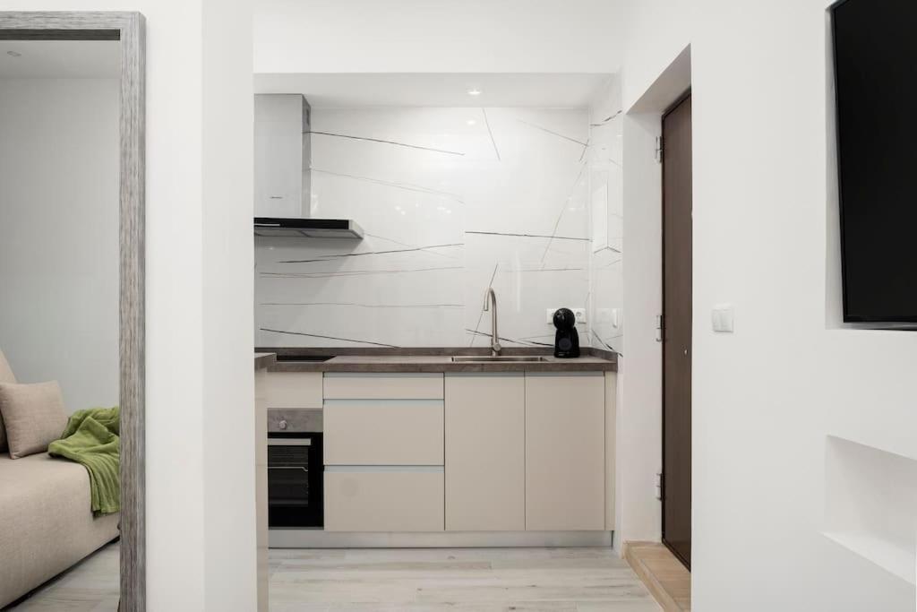 Newly Refurbished Modern 2-Bed Apartment In Heart Of Torremolinos Exteriér fotografie